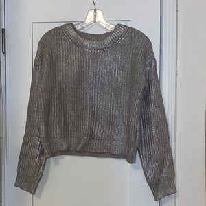 Light weight metallic pullover